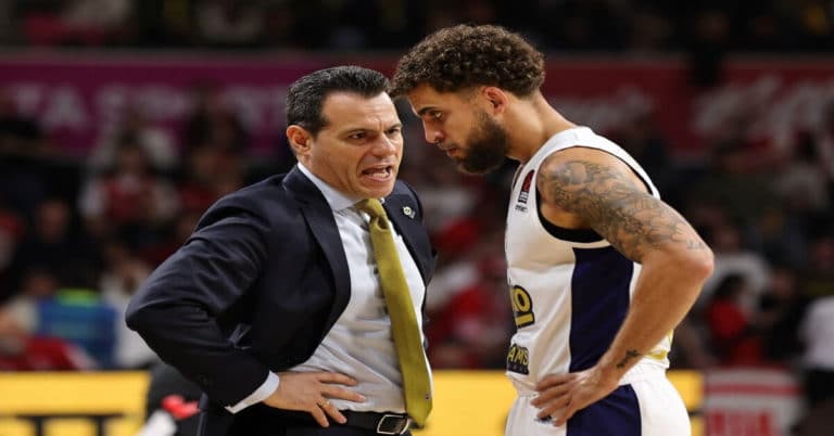 Φενέρμπαχτσε – Ολυμπιακός με ειδικά στοιχήματα και ενισχυμένες αποδόσεις